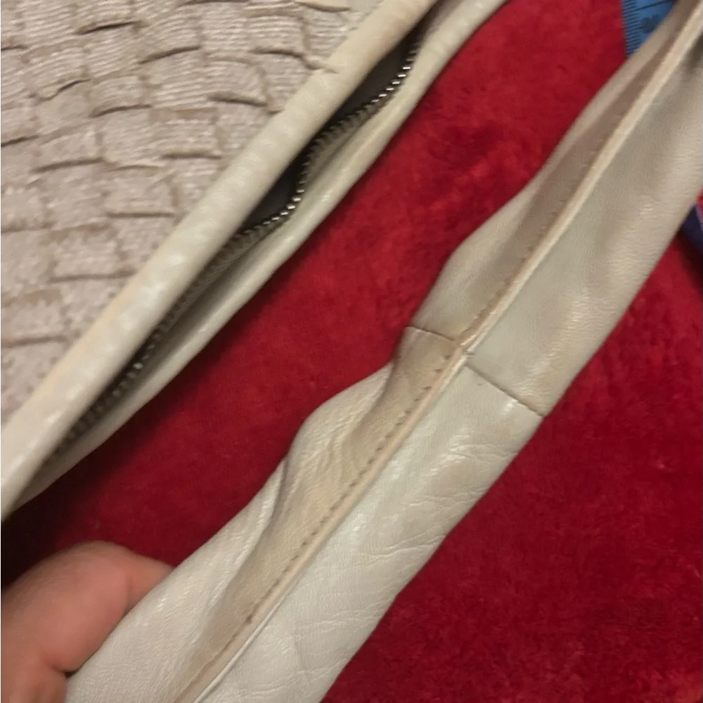 Bottega Veneta Cream  large Woven Tote - Picture 3 of 15